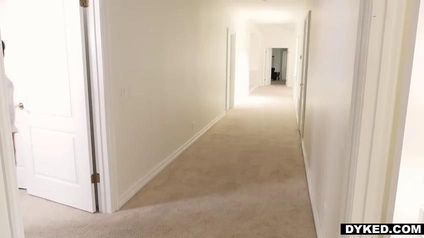 Две телки устроили друг для друга оральные ласки